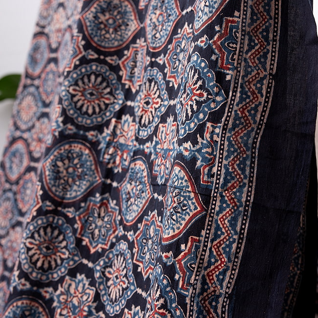 【1点もの】 インドの伝統 アジュラックプリント   コットン サリーNo.4 12 - イスラム建築のような幾何学模様が特徴的