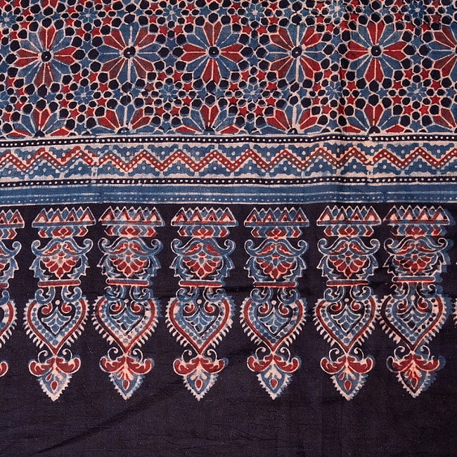 【1点もの】 インドの伝統 アジュラックプリント   コットン サリーNo.4 13 - 職人さんが手作業で何度も何度も模様を押し当てて完成します