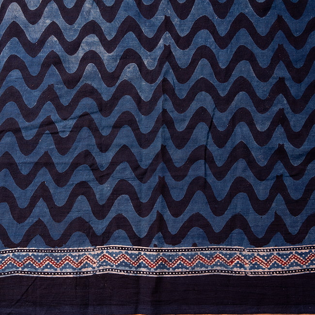 【1点もの】 インドの伝統 アジュラックプリント   コットン サリーNo.4 16 - インド人女性は、自分サイズにチョリを仕立て上げてセットで着こなします