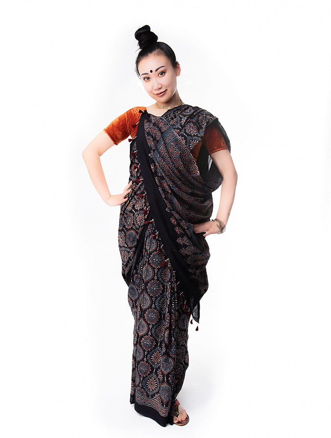 【1点もの】 インドの伝統 アジュラックプリント   コットン サリーNo.4 2 - 様々な着方があります