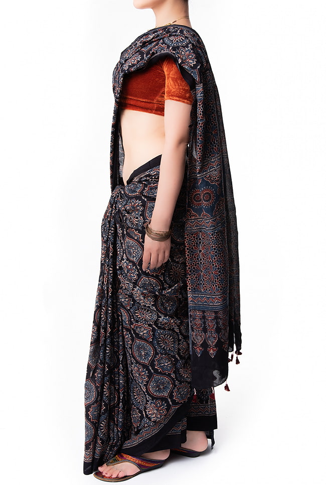 【1点もの】 インドの伝統 アジュラックプリント   コットン サリーNo.4 5 - 着方により生地模様の見える位置が異なります