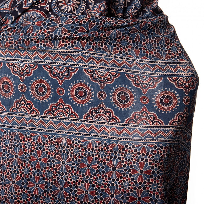 【1点もの】 インドの伝統 アジュラックプリント   コットン サリーNo.4 7 - 生地をアップにしてみました