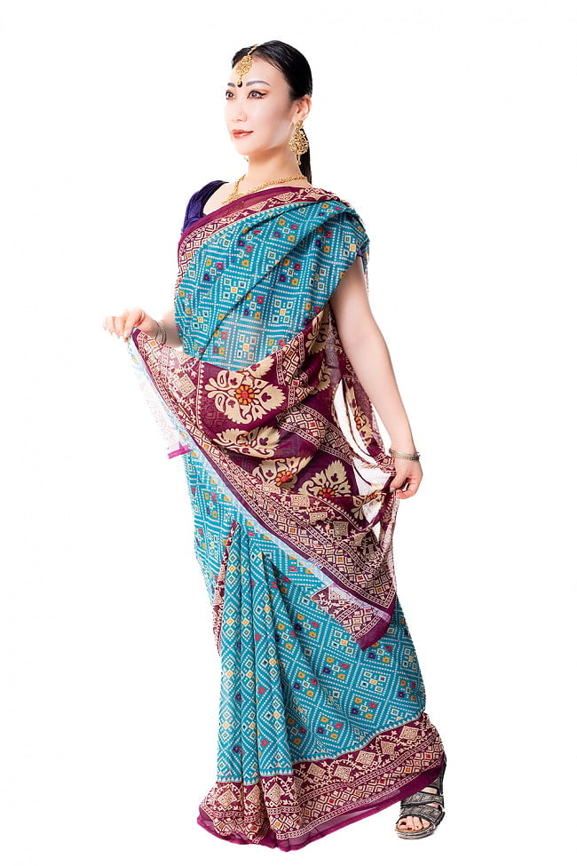 【6色展開】インド伝統模様バンディニプリントのインドサリー　バイカラー 8 - サリーの着方はいろいろ！