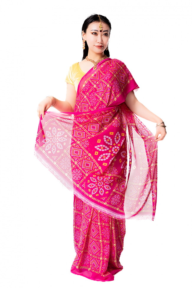 【8色展開】インド伝統模様バンディニプリントのインドサリー　ジオメトリック 8 - 裾周りの様子です。