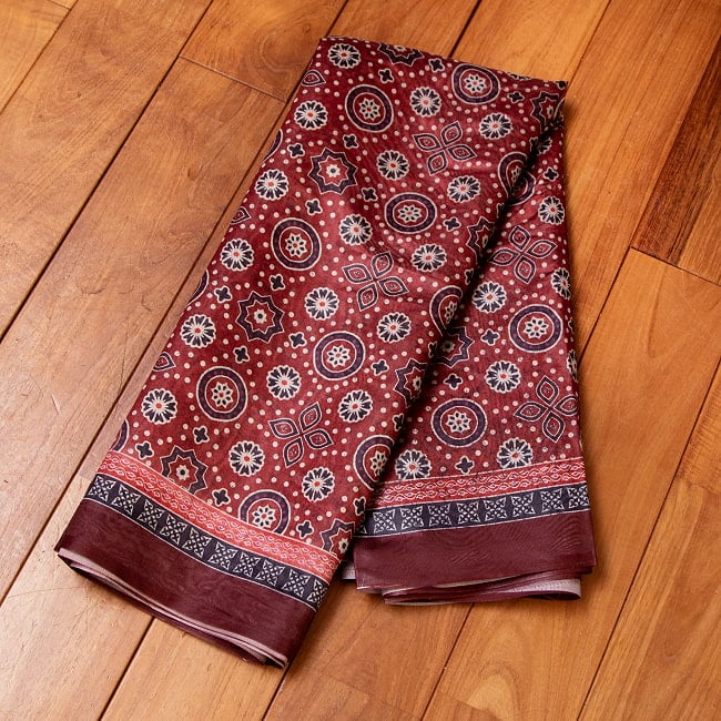 ウッドブロック調 木版柄のプリントサリーの選択用写真