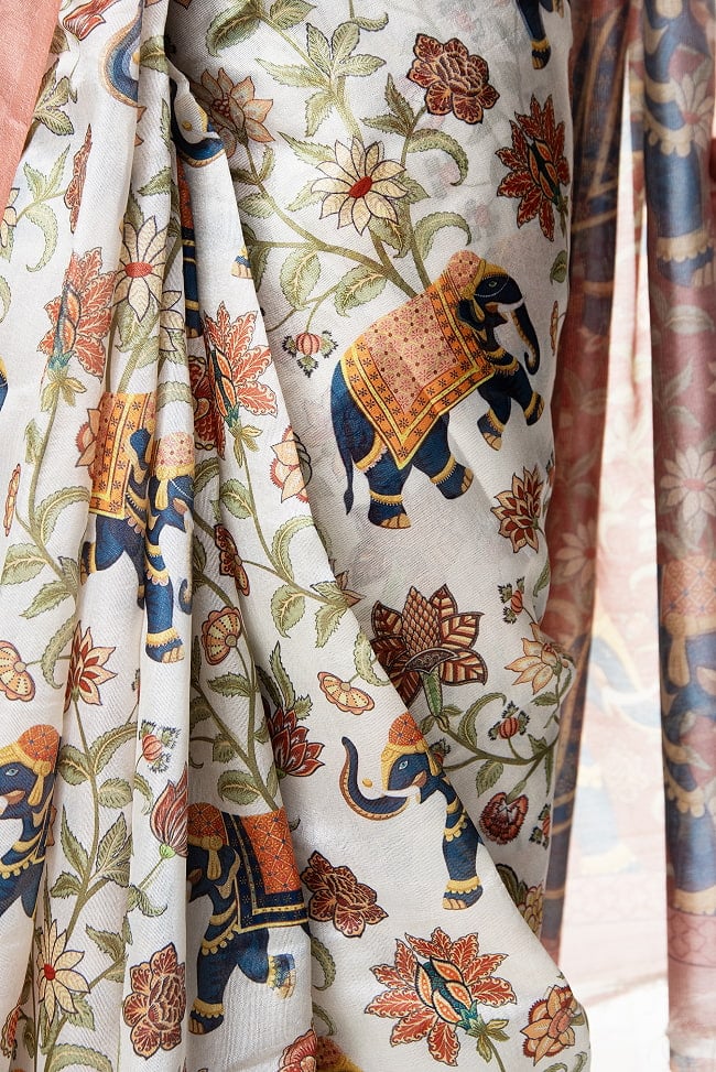 ムガル風 レトロ調 アニマル×ボタニカルプリントサリー 8 - プリーツを寄せた感じです。