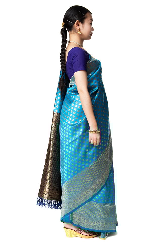 マハラニ風　ゴールデンボーダーのゴージャスサリー 5 - 真横から見てみました。