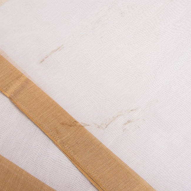 ケララの白いサリー　ケララカサヴ　クラシカル　シンプル 12 - 白いサリーには汚れが付いている場合があります。お洗濯で取れることが殆どです。