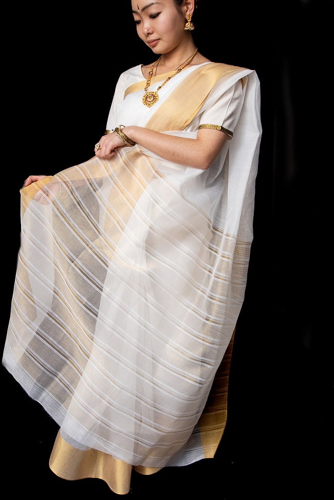 ケララの白いサリー　ケララカサヴ　クラシカル　シンプル 7 - サリーの模様部分を広げてみました。