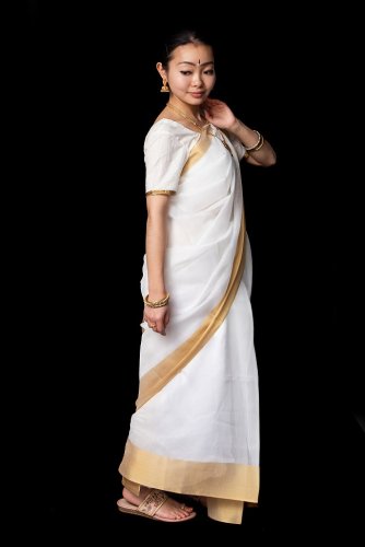ケララの白いサリー ケララカサヴ クラシカル シンプル