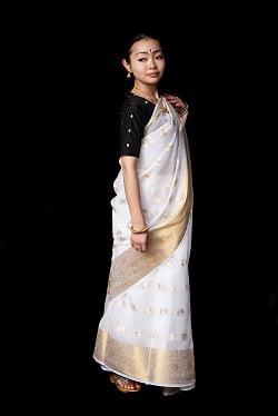 ケララの白いサリー　ゴージャス　ゴールデン　刺繍入り　ケララカサヴ - サブ2