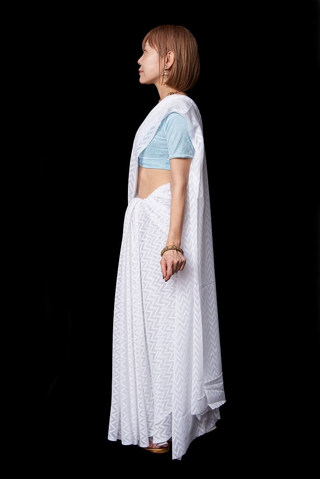 透かし模様の　ホワイトサリー 3 - 真横から見てみました。