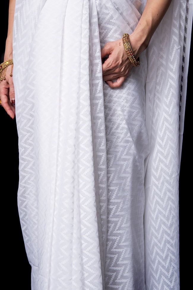 透かし模様の　ホワイトサリー 7 - プリーツが綺麗に出ますね