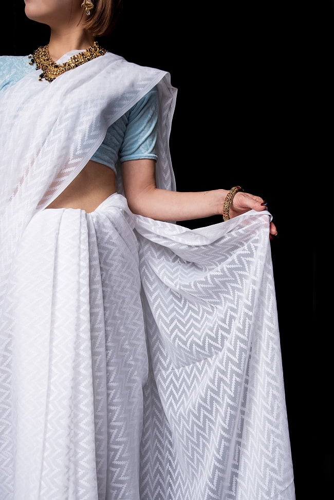 透かし模様の　ホワイトサリー 8 - サリーの模様部分を広げてみました。