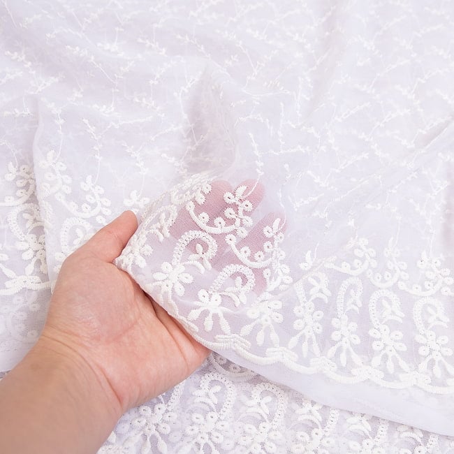レース地の　ホワイトサリー 11 - 生地の透け感はこんな感じです