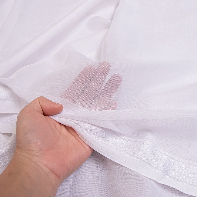 シンプルボーダーの　ホワイトサリー 11 - 生地の透け感はこんな感じです