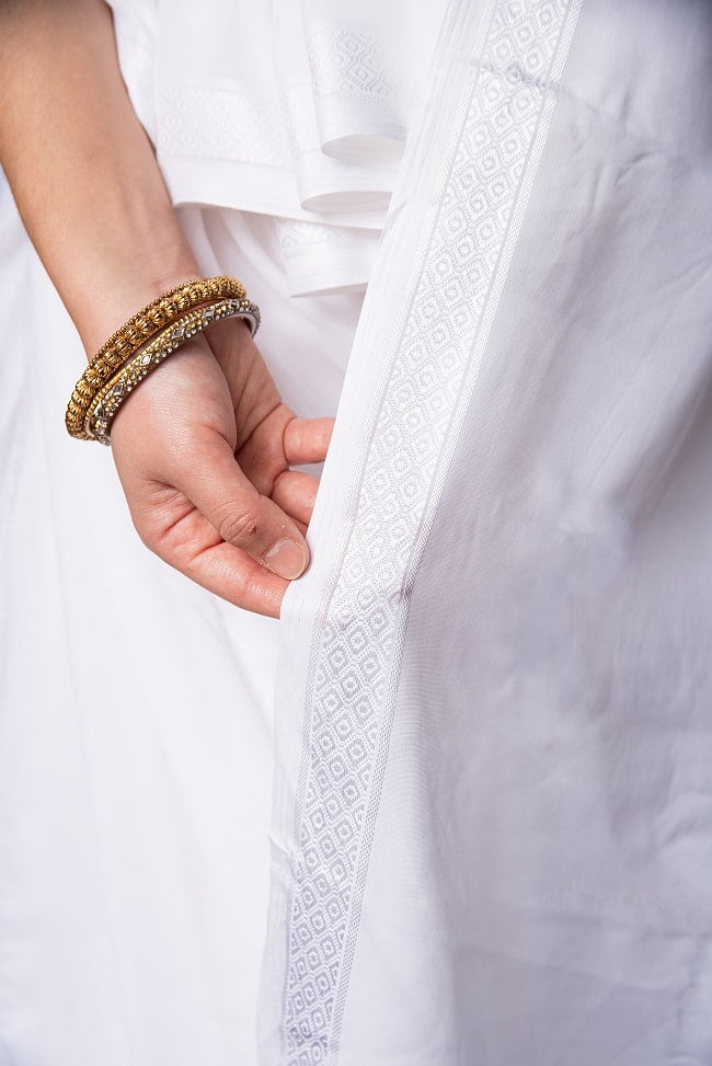 シンプルボーダーの　ホワイトサリー 9 - シンプルで上品なサリーです