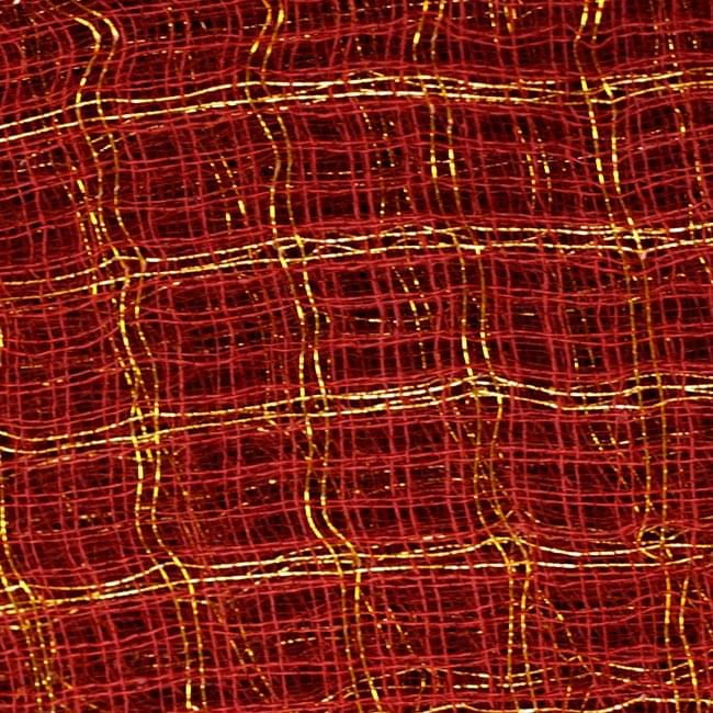 金糸入りコットンサリー - ワインレッド 3 - 布地の拡大です。シースルーになるように間隔のある織りで作られています