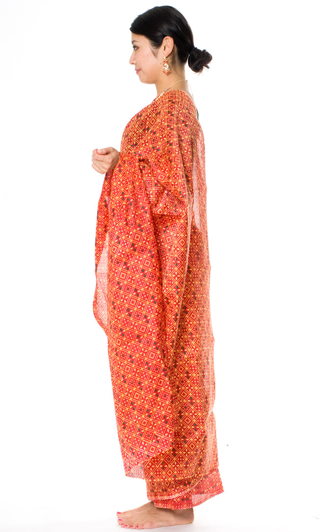 インドサリー【伝統柄】 赤オレンジ 2 - 横からの姿はこんな感じです。