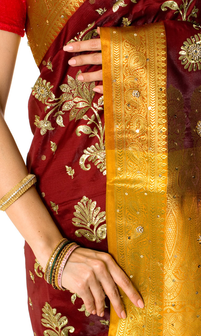 ベナレスのインドサリー【金糸刺繍ゴージャス】 えんじ 5 - インドらしいデザインがとても美しいです。