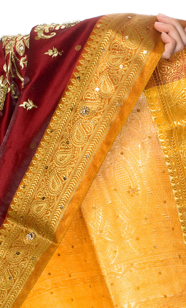 ベナレスのインドサリー【金糸刺繍ゴージャス】 えんじ 6 - 袖口をアップにしてみました。デザインが素敵です。