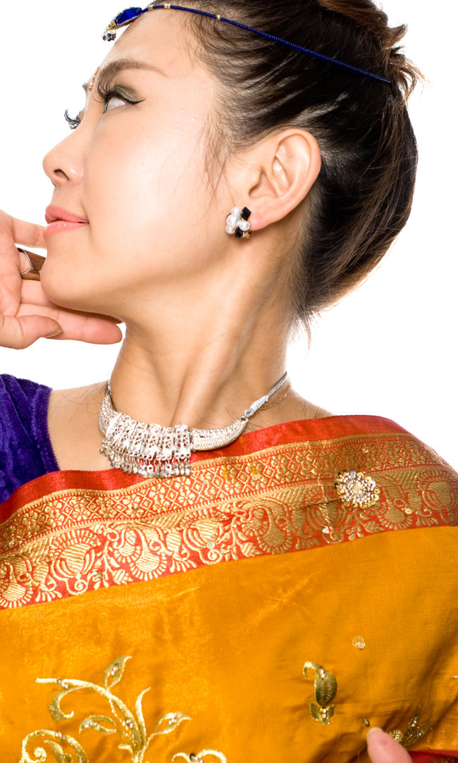 ベナレスのインドサリー【金糸刺繍ゴージャス】 黄色 4 - 胸元をアップにしてみました。