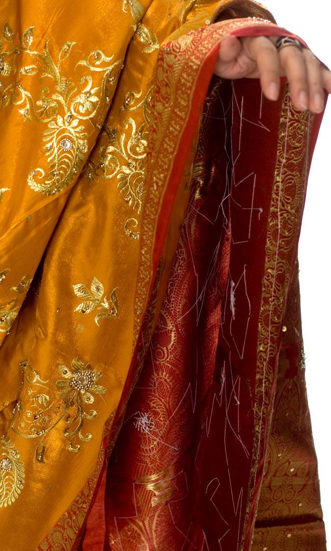 ベナレスのインドサリー【金糸刺繍ゴージャス】 黄色 6 - 袖口をアップにしてみました。デザインが素敵です。
