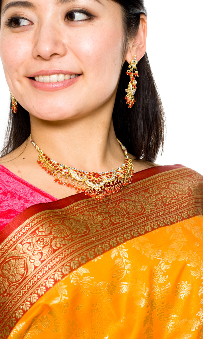 ベナレスのインドサリー【金糸光沢】 黄色 4 - 胸元をアップにしてみました。