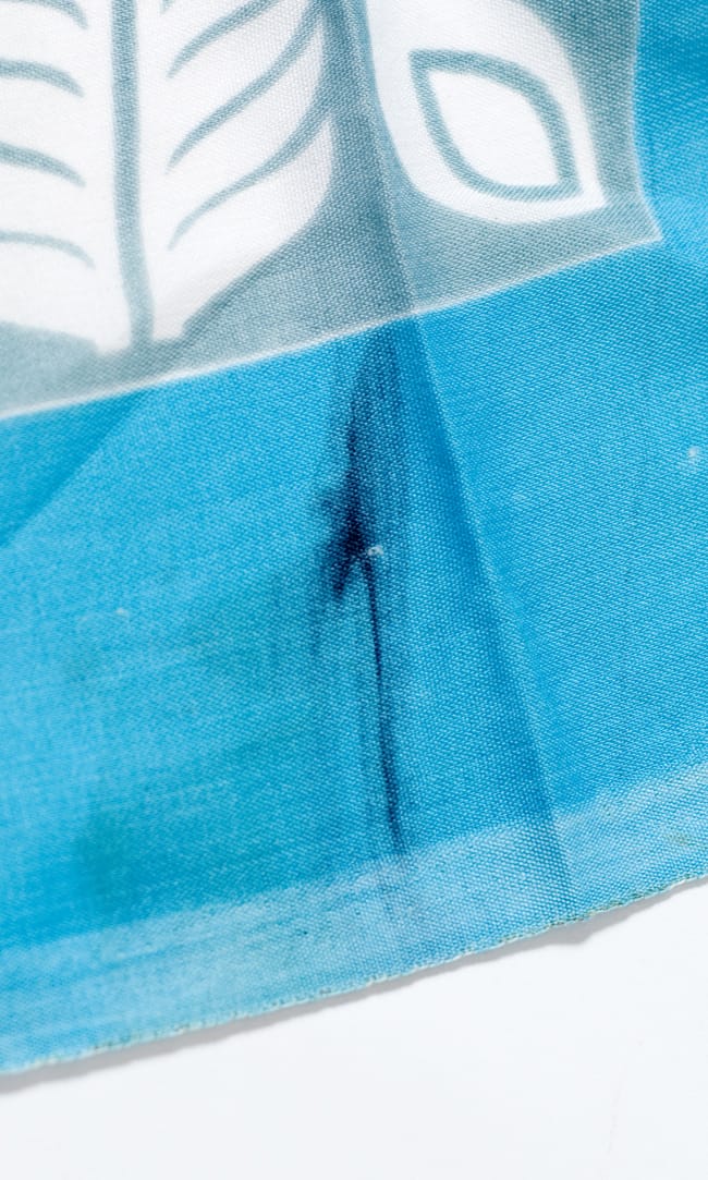 インドサリー【ペイズリー】 全4色 12 - このような汚れやシミがある場合もございますが、現地で地元の方向けに問題なく販売されております。予めご了承くださいませ。