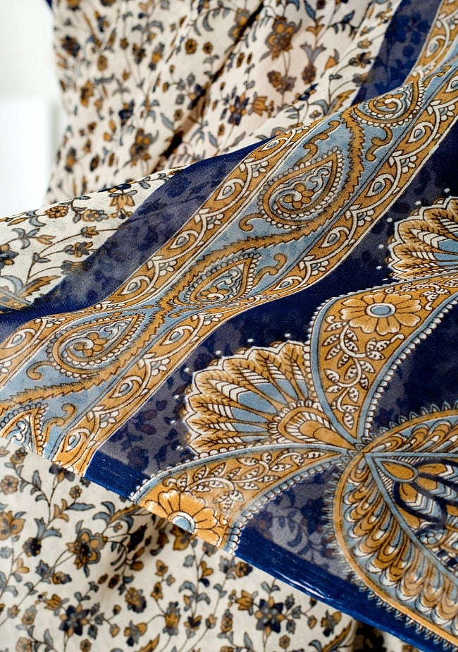 インドサリー【更紗・伝統柄】 7 - 別の角度からの写真です