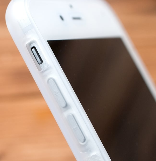サドゥー風のおじいちゃんのスマホケース【ティラキタオリジナルiPhone7 Plusケース】 7 - 半透明のTPUケースのアップです。(印刷のデザインは異なります)