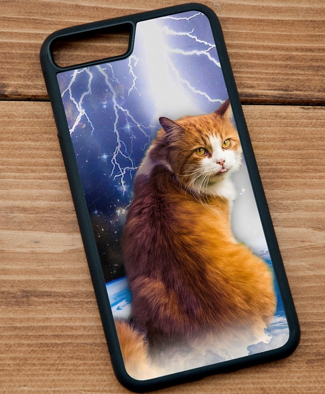 宇宙猫スマホケース - 降臨【ティラキタオリジナルiPhone7 Plusケース】 2 - 黒のTPUケースではこのような感じになります。