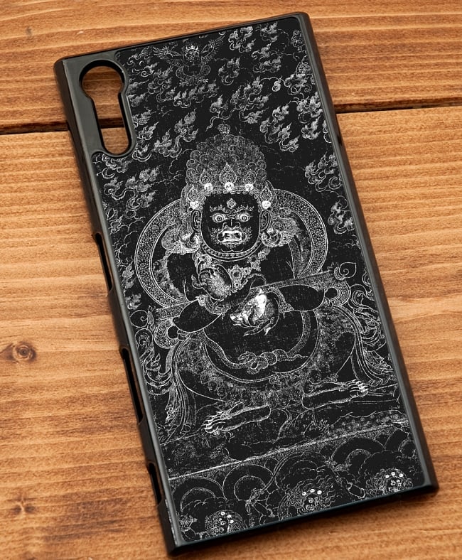 大黒天 マハーカーラ【ティラキタオリジナルSony Xperia XZケース】 2 - 黒のケースではこのような感じになります。