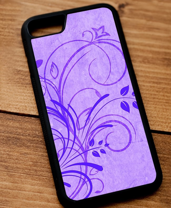 フローリッシュデザイン（紫）【ティラキタオリジナルiPhone7/7s/8ケース】 2 - 黒のTPUケースではこのような感じになります。