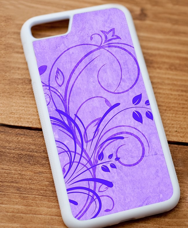 フローリッシュデザイン（紫）【ティラキタオリジナルiPhone7/7s/8ケース】 4 - 白のTPUケースではこのような感じになります。