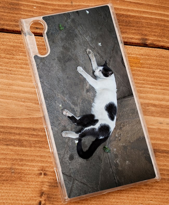 昼寝する猫のスマホケース【ティラキタオリジナルSony Xperia XZケース】 4 - 透明のケースではこのような感じになります。