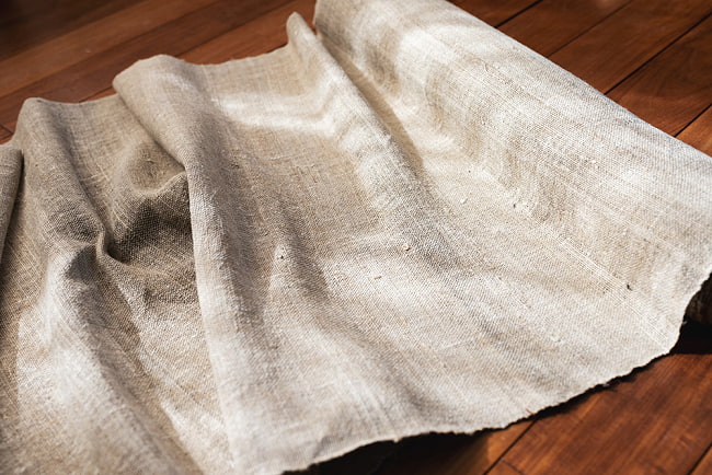 【1m切り売り】ワイルドヘンプの手織り布地 - 幅77cm前後 9 - 独特のムラが他にはない生地