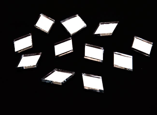 【およそ50枚入り】ひし形鏡セット 【約10×15mm】 3 - 形がわかるように、並べてみました。