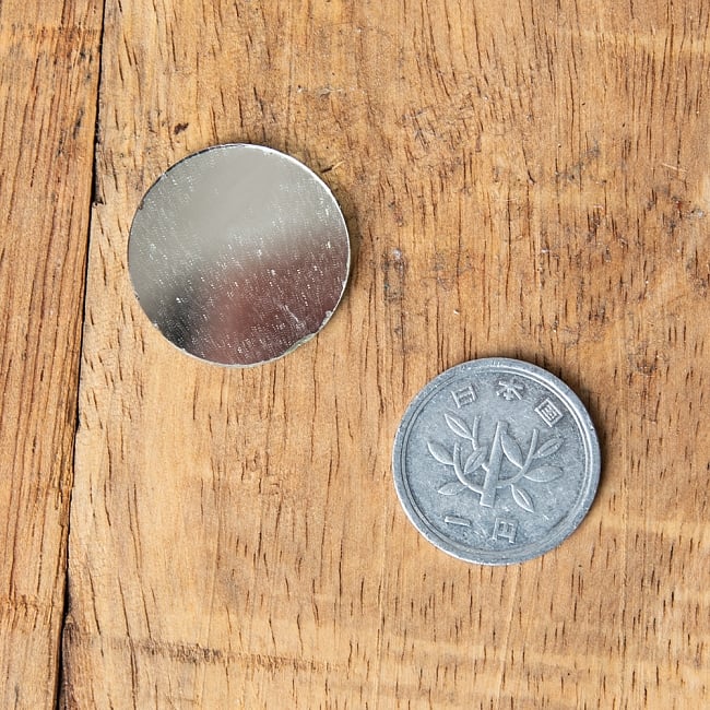 【およそ50枚入り】 丸形鏡セット 【直径約2.3cm】 4 - 同じ形の商品を並べてみました。手前から、15mm、17mm、18mm、20mmサイズです。