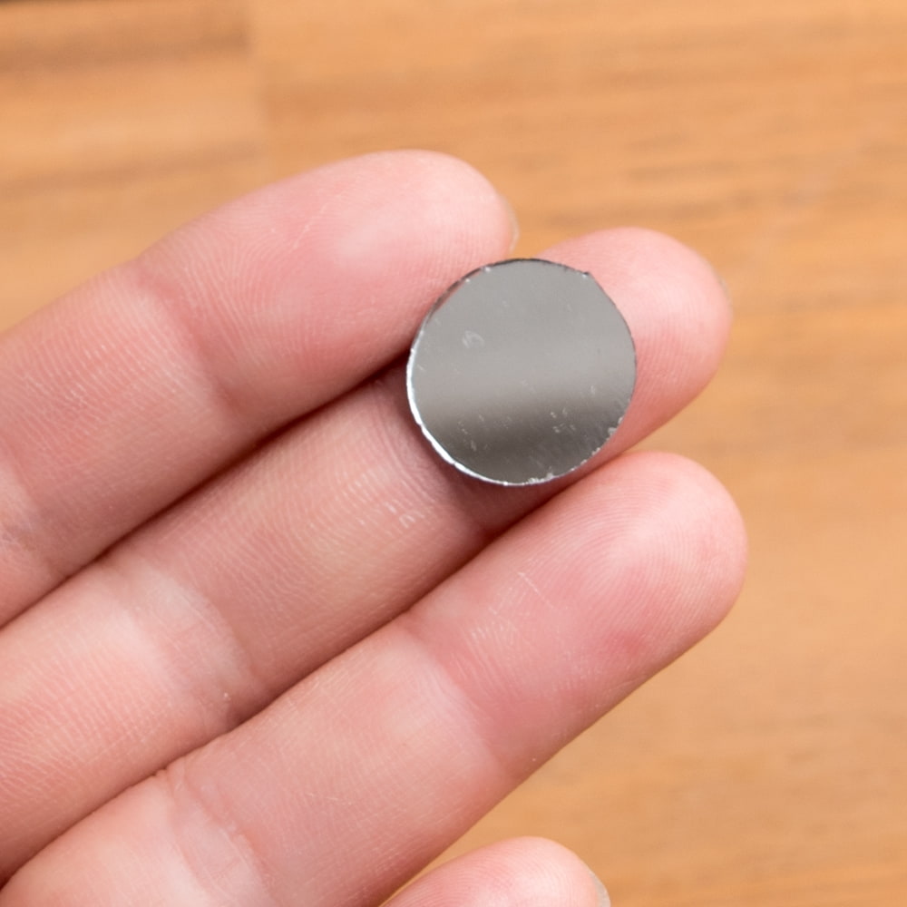 【およそ50枚入り】丸型鏡セット 直径約14mm 3 - 手に取るとこのくらいの大きさです。