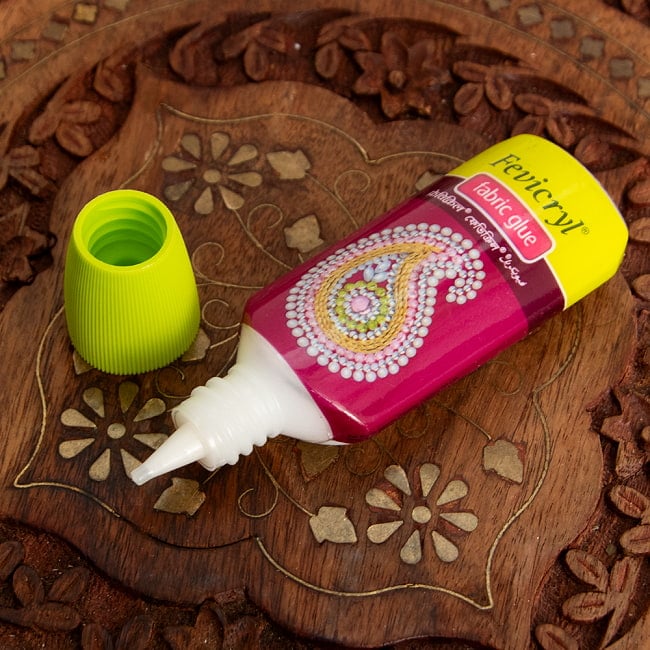 本格派！インドの手芸用ボンド 5 - 先が細いので、使いやすいです