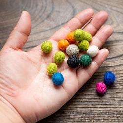 手作りのぬくもりがあたたかい　ウールのフェルトボール10mm - サブ3