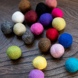 手作りのぬくもりがあたたかい　ウールのフェルトボール20mm - サブ2
