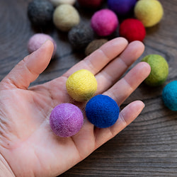 手作りのぬくもりがあたたかい　ウールのフェルトボール25mm - サブ3