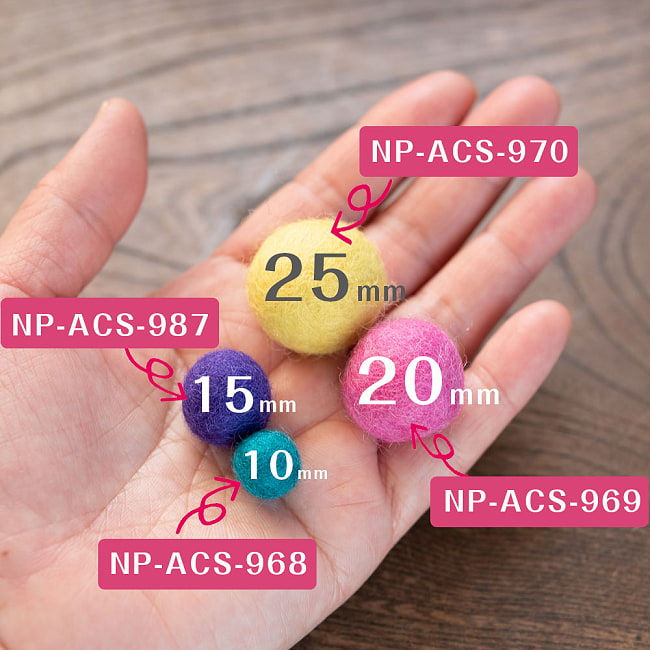 手作りのぬくもりがあたたかい　ウールのフェルトボール25mm 4 - 10mm、20mm、25mmを比べてみました。