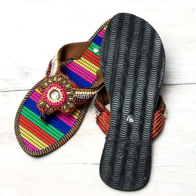 インドビーズのビーチサンダル 4 - 裏側はゴムです。手描きのサイズがいかにもインドっぽいですね。