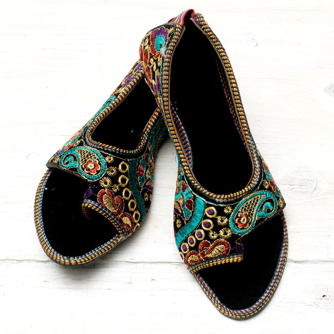 インドのサンダル - 【親指あり-踵ゴム】 2 - 全体写真です。とても履きやすいサンダルです。