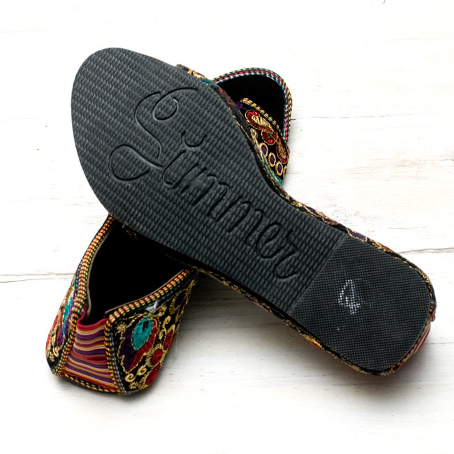 インドのサンダル - 【親指あり-踵ゴム】 6 - 裏側はゴムです。手描きのサイズがいかにもインドっぽいですね。