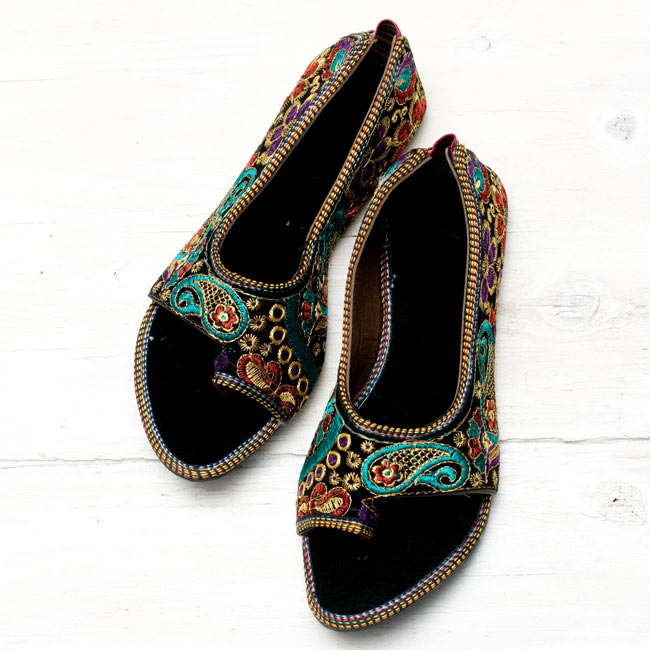 インドのサンダル - 【親指あり-踵ゴム】の写真