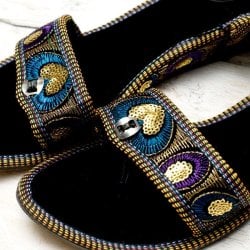 インドのスパンコール刺繍サンダルの商品写真